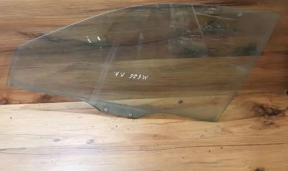 Mazda 626 Front door window glass four-door 43r00014
