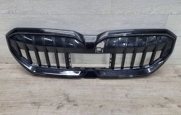 BMW 5 G60 Front bumper upper radiator grill 8084683