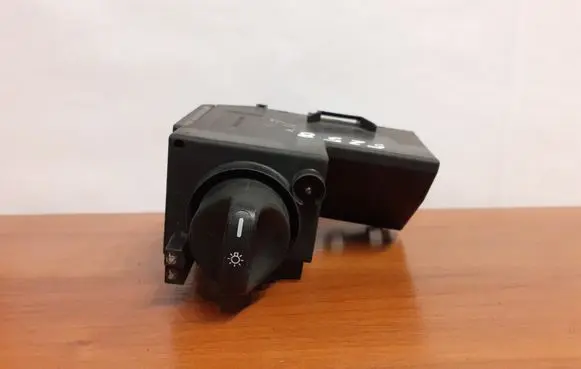 Mercedes-Benz E W210 Light switch 5258 2105451104