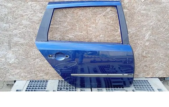 Nissan King Cab, Navara Rear door 