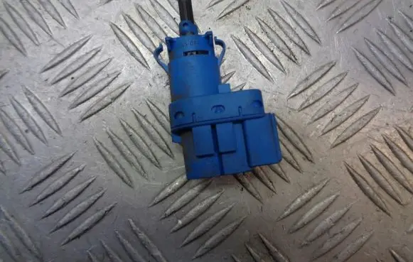 Mazda 3 I Clutch pedal sensor 