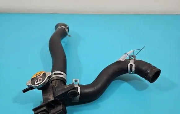 Engine coolant pipe/hose