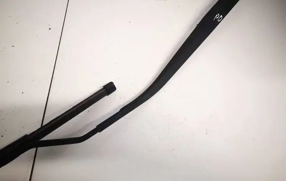 Front wiper blade arm