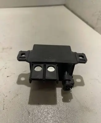 BMW 5 F10 F11 Coolant fan relay 9198302 V23132A2001X30