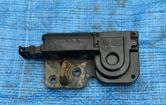 Volkswagen Transporter - Caravelle T5 Tailgate/trunk/boot lock/catch/latch 7L0827511 40500148