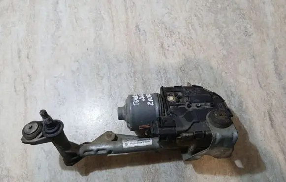 Volkswagen Touran I Front wiper linkage and motor 1T0955120C