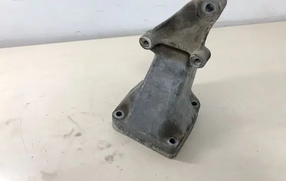 Mercedes-Benz E W211 Engine mounting bracket A6112230704