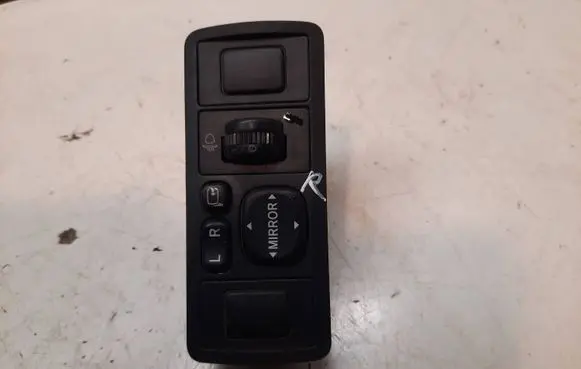 Toyota Avensis T250 Wing mirror switch 183575