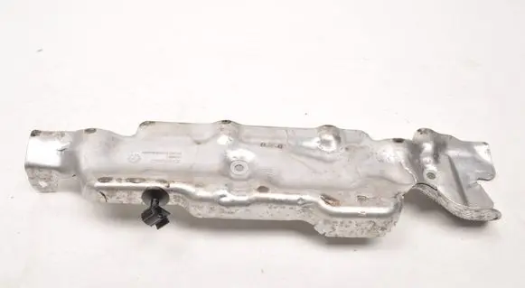 Volvo XC90 Heat shield in engine bay 31493567