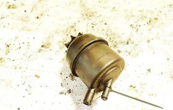 Saab 9-5 Brake fluid reservoir 