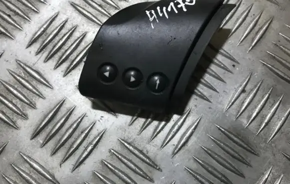 Steering wheel buttons/switches