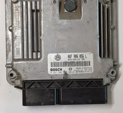 Volkswagen Golf V Engine control unit/module 06F906056L 0261S02015