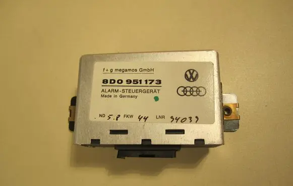 Audi A4 S4 B5 8D Alarm control unit/module 8D0951173