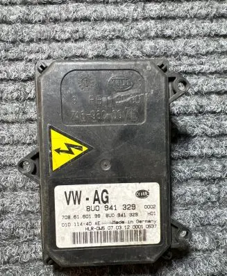 Volkswagen Touareg II Headlight ballast module Xenon 8U0941329 74696000