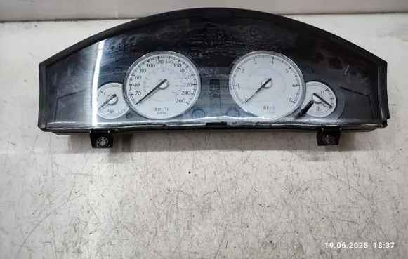Chrysler 300 - 300C Speedometer (instrument cluster) P05172061AF