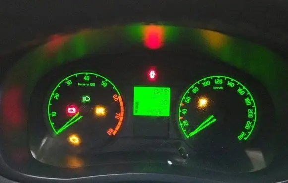 Speedometer (instrument cluster)