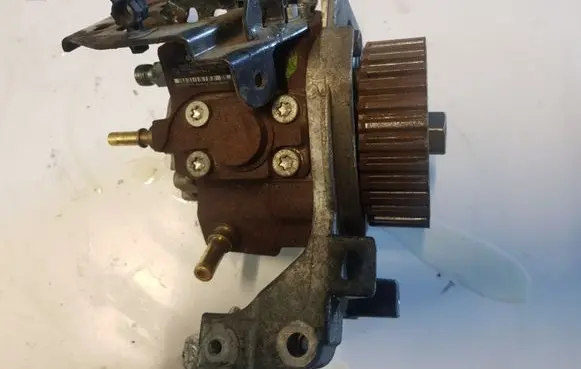 Ford Focus Fuel injection high pressure pump 0445010102