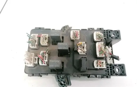 Toyota Avensis T220 Fuse box set 8273005020