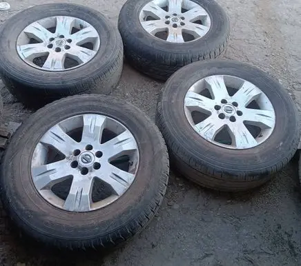 Nissan Pathfinder R51 R17 alloy rim NOCODE