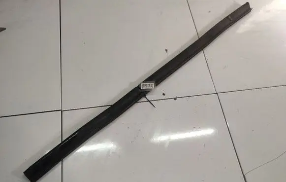 Opel Zafira B Engine compartment rubber 
