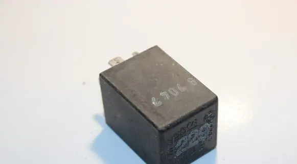 Volkswagen PASSAT B5 Other relay 431955531