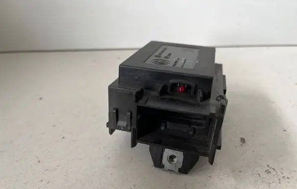 Volkswagen PASSAT B6 Ignition lock 3C0905843Q 33303301