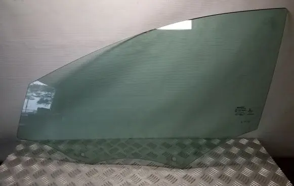 Volvo V40 Front door window glass four-door