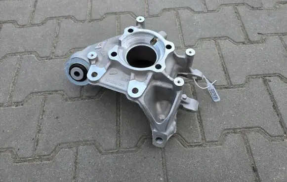 BMW X5 G05 Rear wheel hub spindle/knuckle 6876654