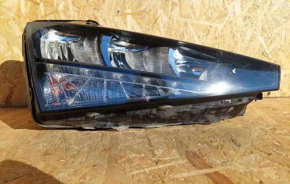 Skoda Scala Headlight/headlamp 657941016 3269267