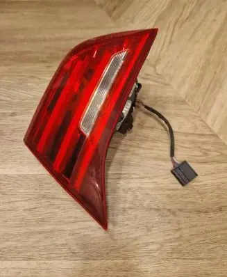 Tailgate rear/tail lights