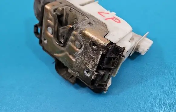 Volkswagen Golf III Front door lock 1H0862153 IMPRK1584817