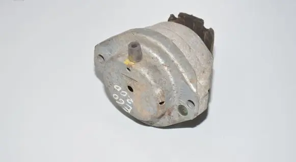 BMW 5 E60 E61 Engine mount bracket 6769874