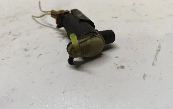 Ford Focus Windscreen/windshield washer pump 93BB17K010BA