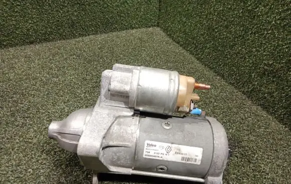 Opel Movano B Starter motor 233003407R ESW2211