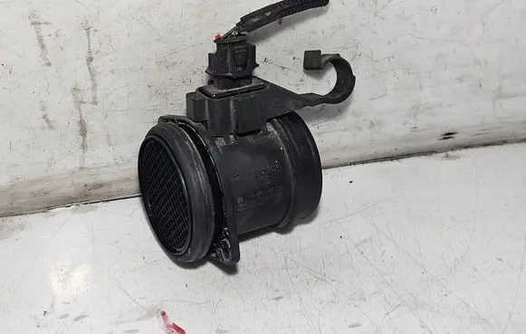 Volvo V70 Mass air flow meter 30677999 0281002730