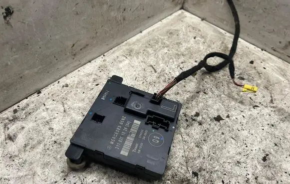 Mercedes-Benz E W211 Door control unit/module 2118201526