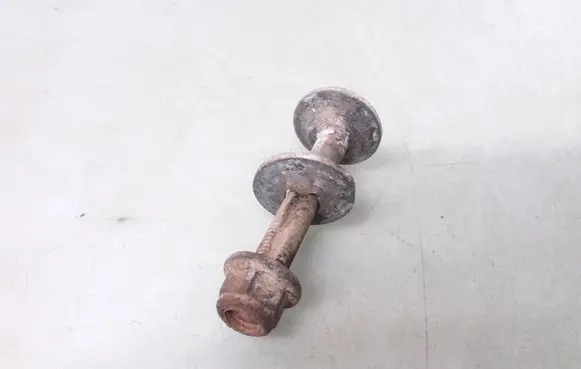 Volkswagen PASSAT B6 Rear suspension camber bolt 