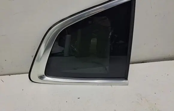 BMW X3 G01 Rear vent window glass 7410068 7410074