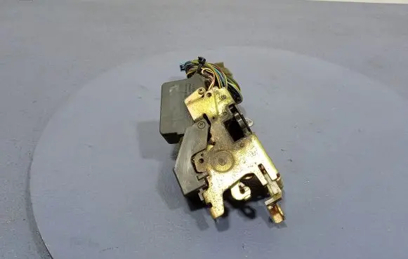 Volkswagen II LT Front door lock A9017201435