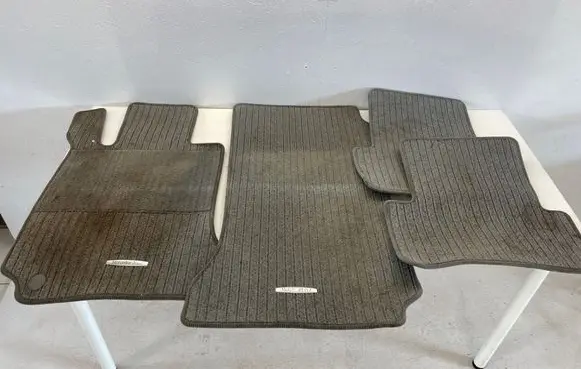 Mercedes-Benz ML W164 Car floor mat set A2046840703 A2046840203 A2046805248