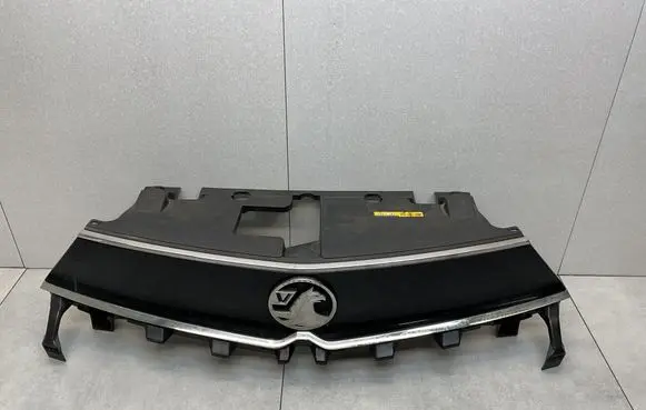 Opel Mokka B Front bumper upper radiator grill 9835215080