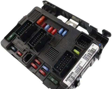 Peugeot 307 Fuse module 9643498880 T118470003G BSMB3