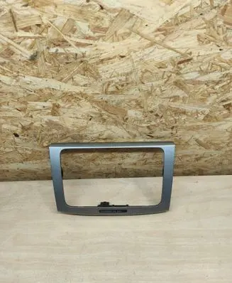 Volkswagen PASSAT B6 Radio/GPS head unit trim 3C0858069M