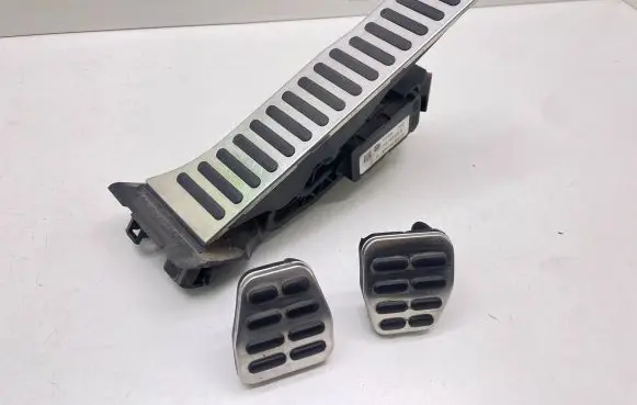 Volkswagen Golf VI Accelerator throttle pedal 1K1723503N 1K1721601