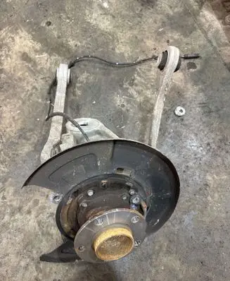 Rear wheel hub