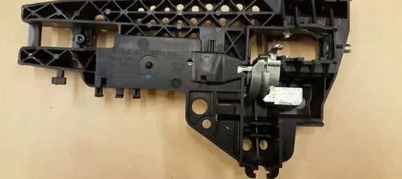 Rear door exterior handle/bracket