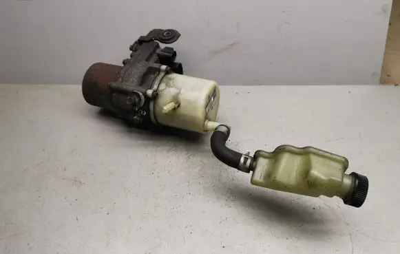 Mazda 3 I Power steering pump 