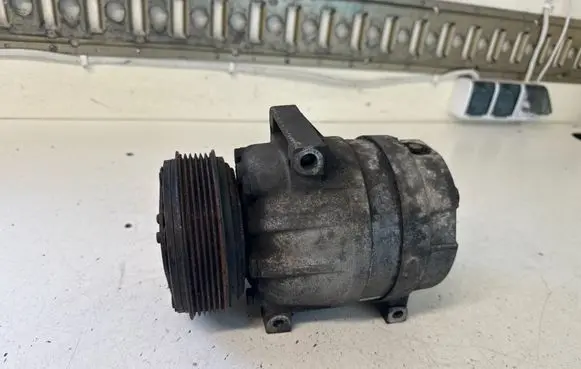 Opel Vivaro Air conditioning (A/C) compressor (pump) 7700105765 6560769 1135309