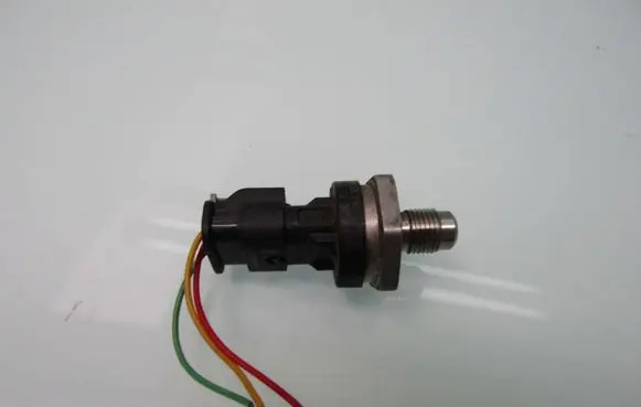 Nissan Qashqai J12 Fuel pressure sensor 026154500N