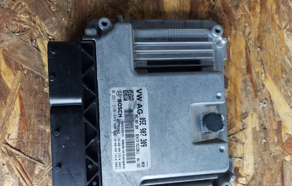 Volkswagen Golf VII Engine control unit/module 05E907309 0261S16449